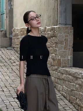 Black Knit Top Size M NWT Soft Stretch Short Sleeve